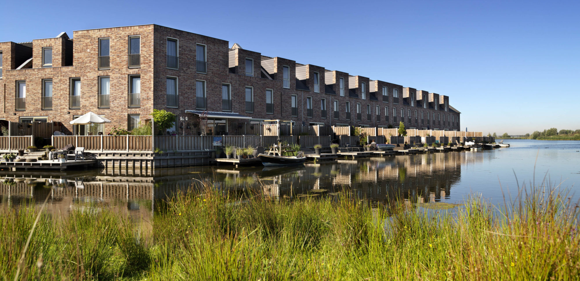 De Vlondertuinen Rosmalen wonen in het water