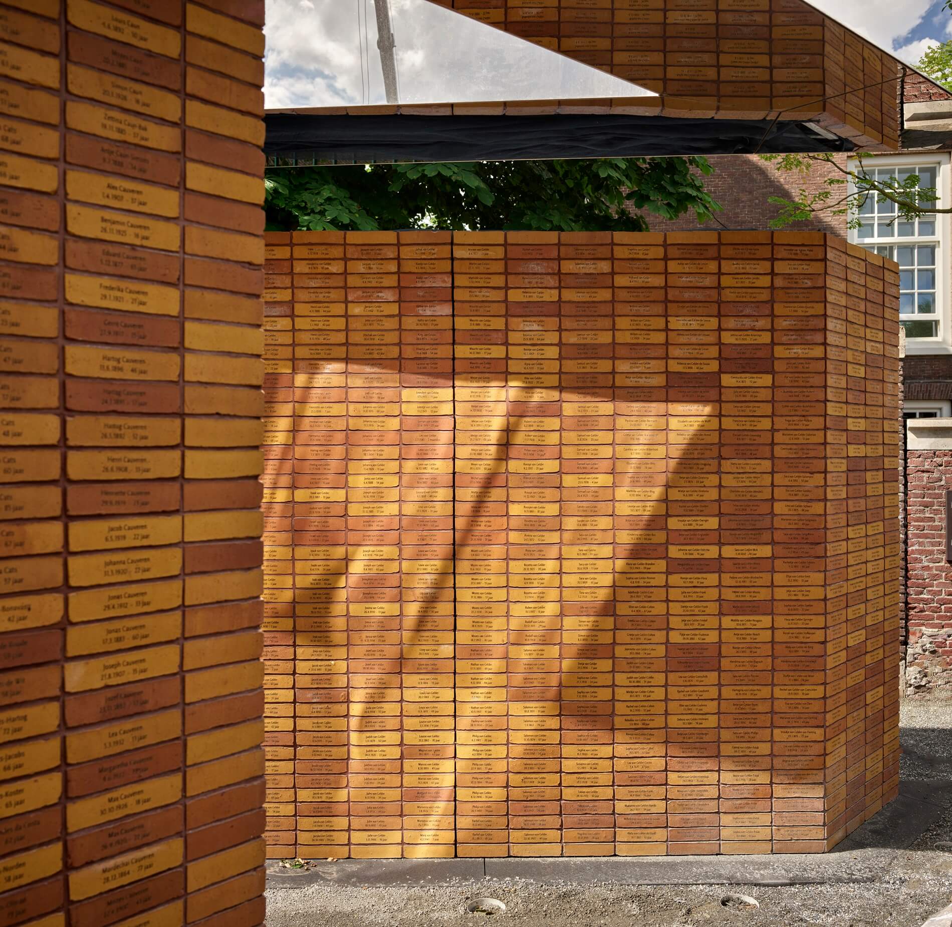 Holocaust Namenmonument-Rijnboutt-muur